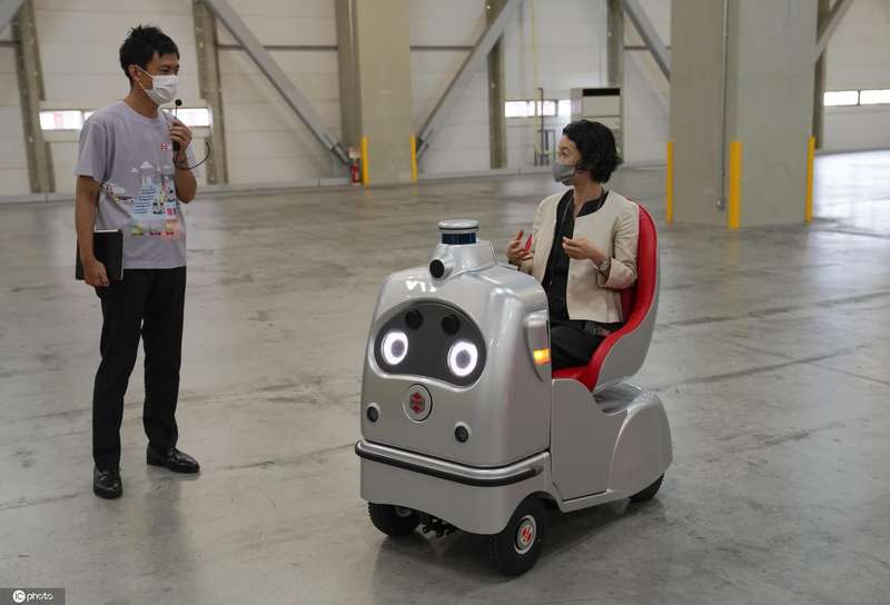 日本推出自动驾驶电动椅穿行无阻