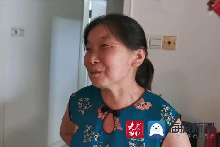 青島二中“淡定哥”簽收清華大學(xué)錄取通知書，稱學(xué)習(xí)把遠(yuǎn)視治好了