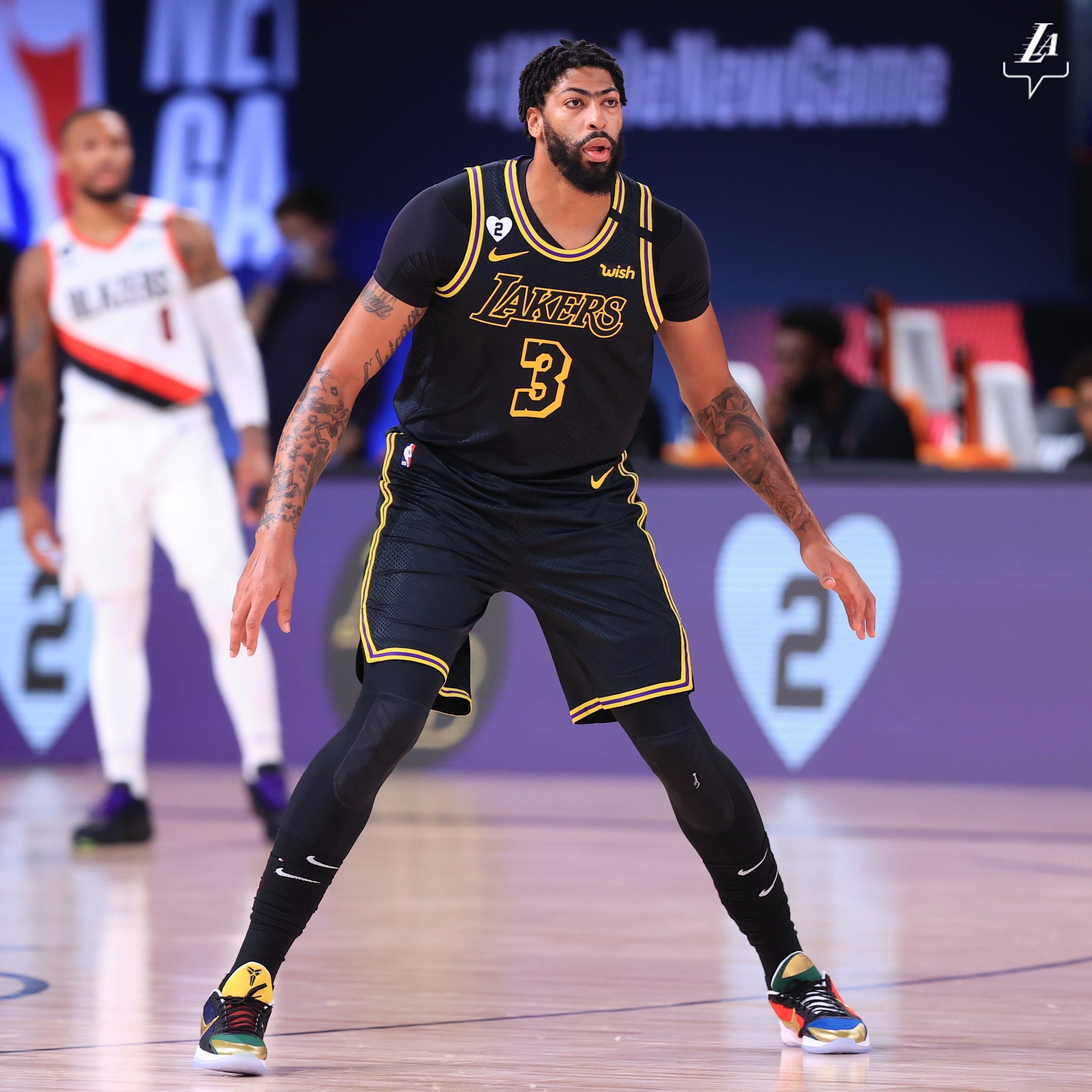 【影片】湖拓大戰遭傷病突襲！一眉哥背部痙攣，Lillard右膝受傷，倆大巨星皆不再回歸本場比賽！-黑特籃球-NBA新聞影音圖片分享社區