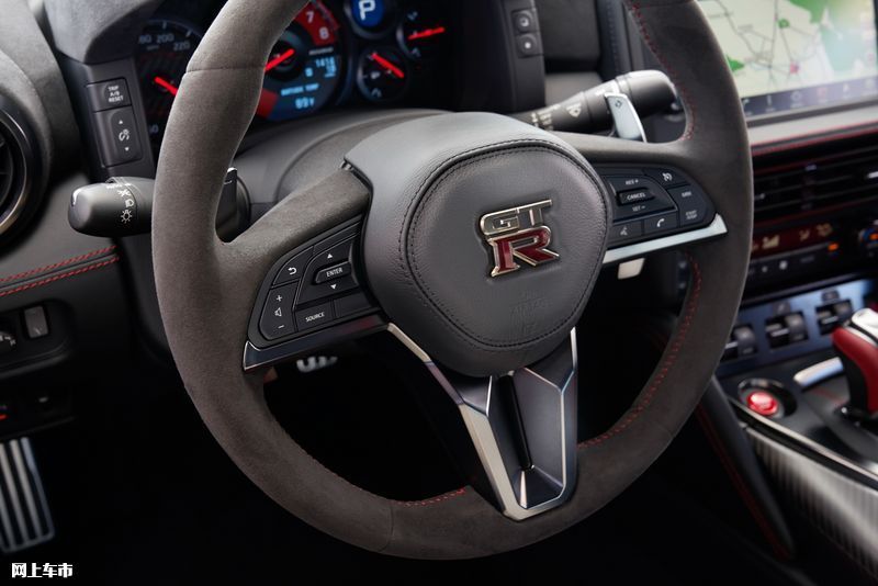 日产新款GT-R售价公布！皮革内饰，配置大幅提升，动力比911强