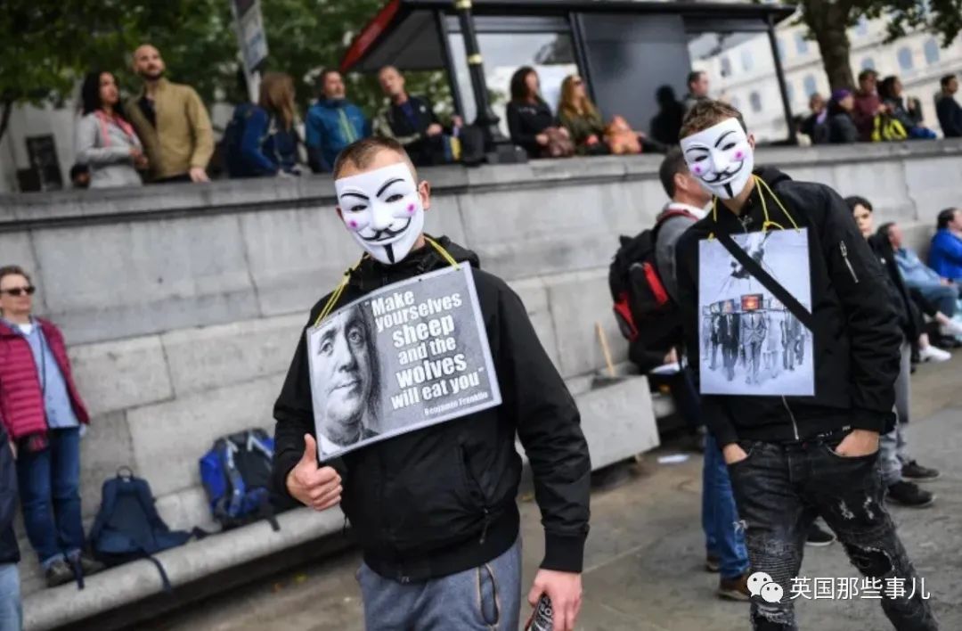 欧洲各国怎么都开始反口罩反疫苗游行？！这画面，整个欧洲大陆都疯了