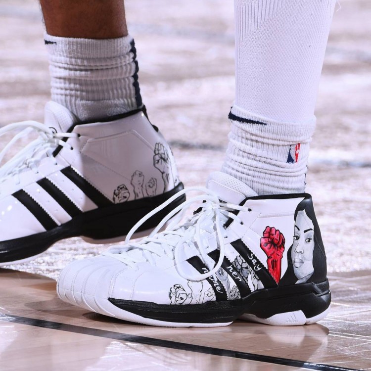 【影片】贏球後為何Murray情緒失控淚灑賽場，在球員通道蹲著抱頭痛哭？原因就在球鞋上！-黑特籃球-NBA新聞影音圖片分享社區