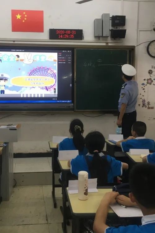 重庆|开学季丨开学第一课，渝中警蜀黍来啦！