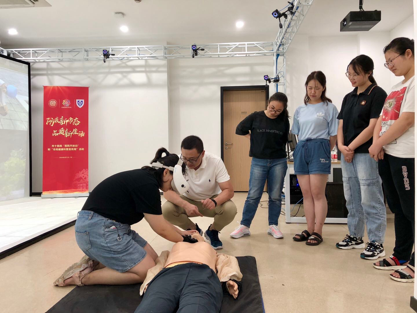 中医药体验、虚拟仿真模拟心肺复苏、儿童科普剧首发………今年“医院开放日”很有趣