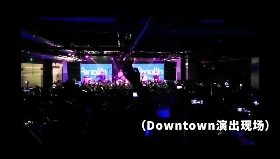 Walk into Livehouse base camp to experience the band show that turns over full-court hey