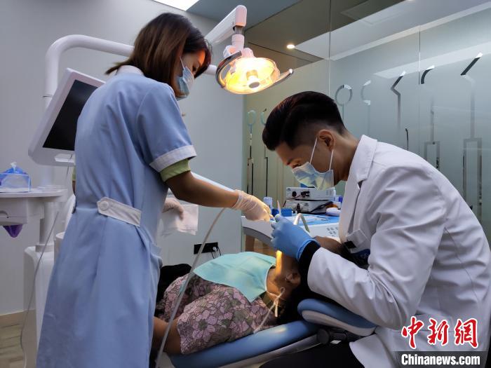 前台湾偶像歌手在成都当牙医：我只是从一个家回到另一个家
