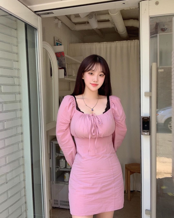 可爱萌妹发射爱心韩国素人sejinming身材引热议