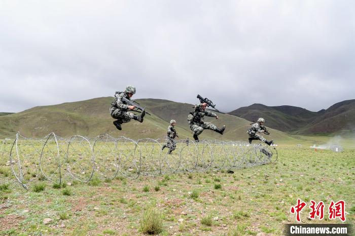 西藏里孜戍边模范连“战天斗地”守护祖国安宁