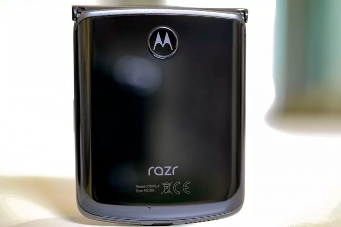 摩托罗拉手机第二代可折叠手机Razr拆箱和基本入门