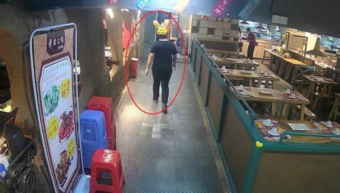 『冒充』深圳男子冒充外卖小哥偷外卖吃到发胖 外卖增肥实锤了！