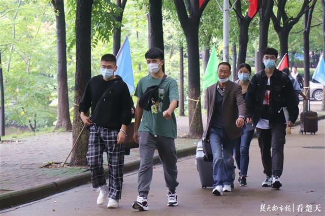 最小年仅15岁，武科大城市学院迎来新生