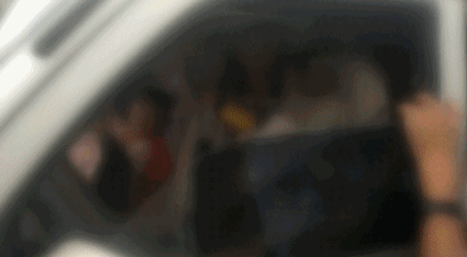 太危险！7座面包车内挤坐33名孩童 司机涉嫌危险驾驶罪