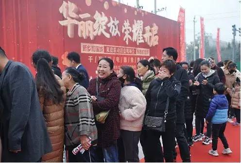 從慘淡經(jīng)營(yíng)，到3天營(yíng)業(yè)額破300萬(wàn)，這個(gè)縣城小門(mén)店做對了什么？