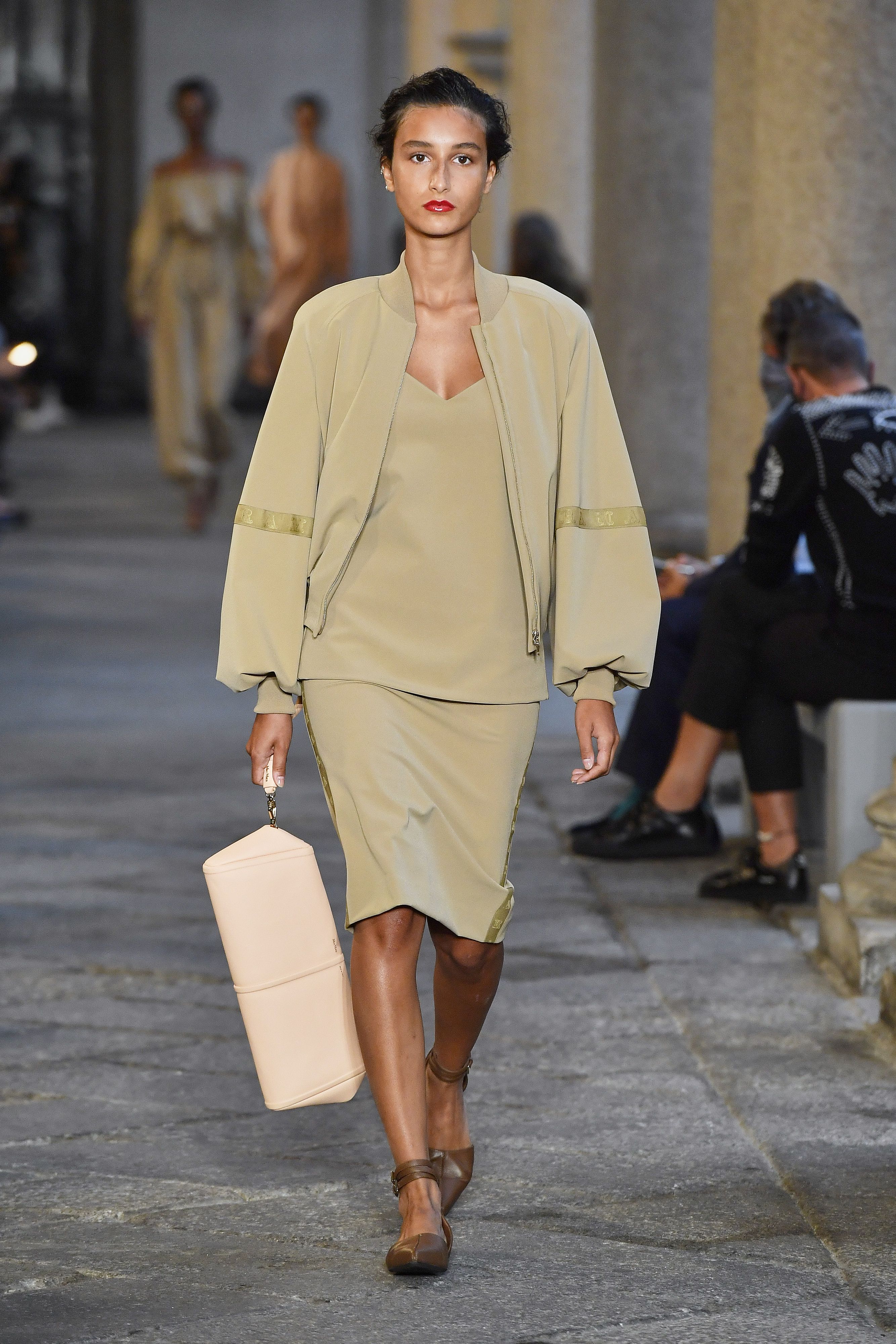 新华社照片,外代,2020年9月25日(外代二线)(18)米兰时装周——maxmara