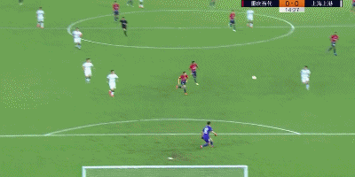 半场：张卫染红元敏诚头球破门，重庆1-0上港