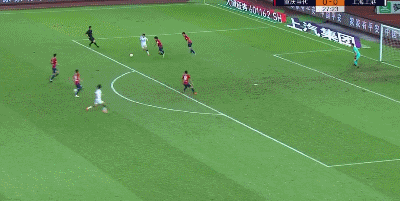 半场：张卫染红元敏诚头球破门，重庆1-0上港