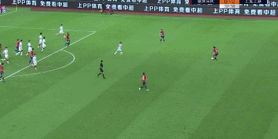 半场：张卫染红元敏诚头球破门，重庆1-0上港
