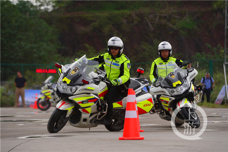 重庆摩托版秋名山车神是谁？大型比赛现场来啦