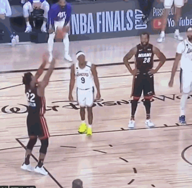 【影片】士官長勢不可擋，「機智豆」又再次上線，干擾Butler罰球後和Iguodala擊掌，球迷笑出腹肌！-黑特籃球-NBA新聞影音圖片分享社區