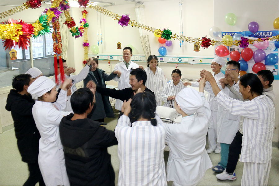 扶贫纪实｜军医朱震宇：勇攀生命禁区的“舞刀