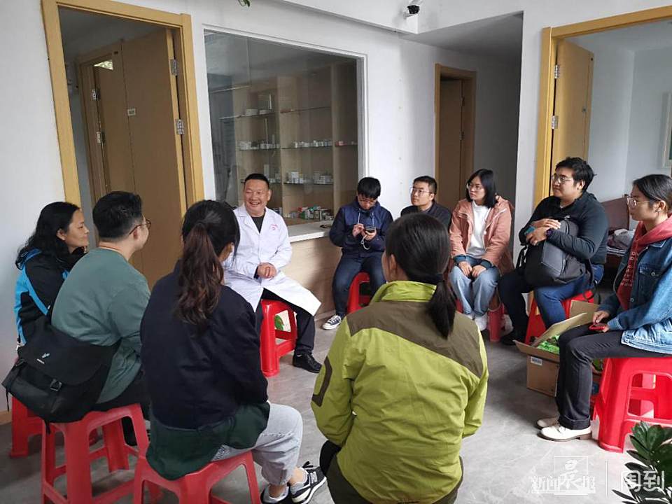为健康脱贫送去中医药“最佳助攻”！这所中医药大学党员师生走进大别山