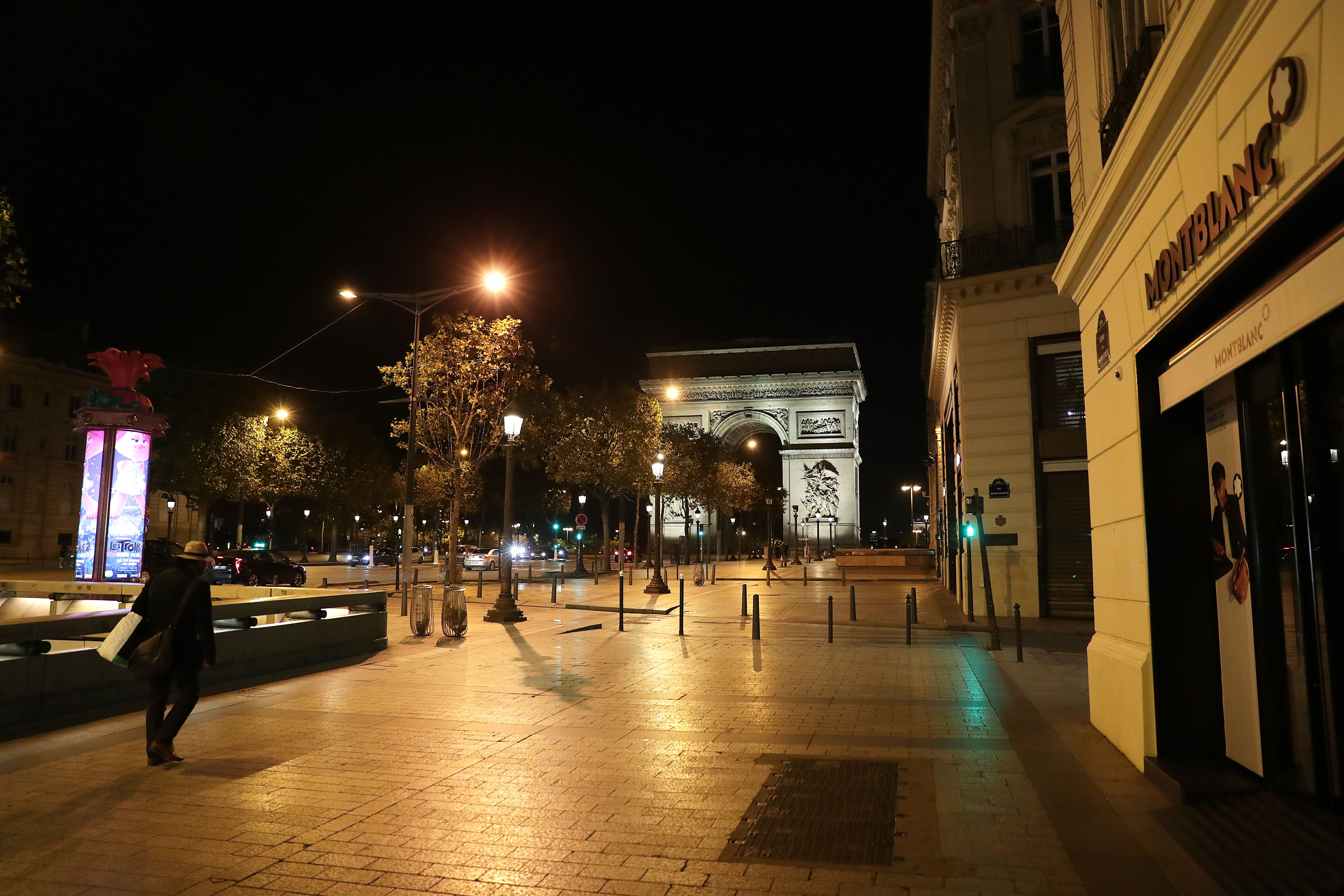 宵禁后的巴黎