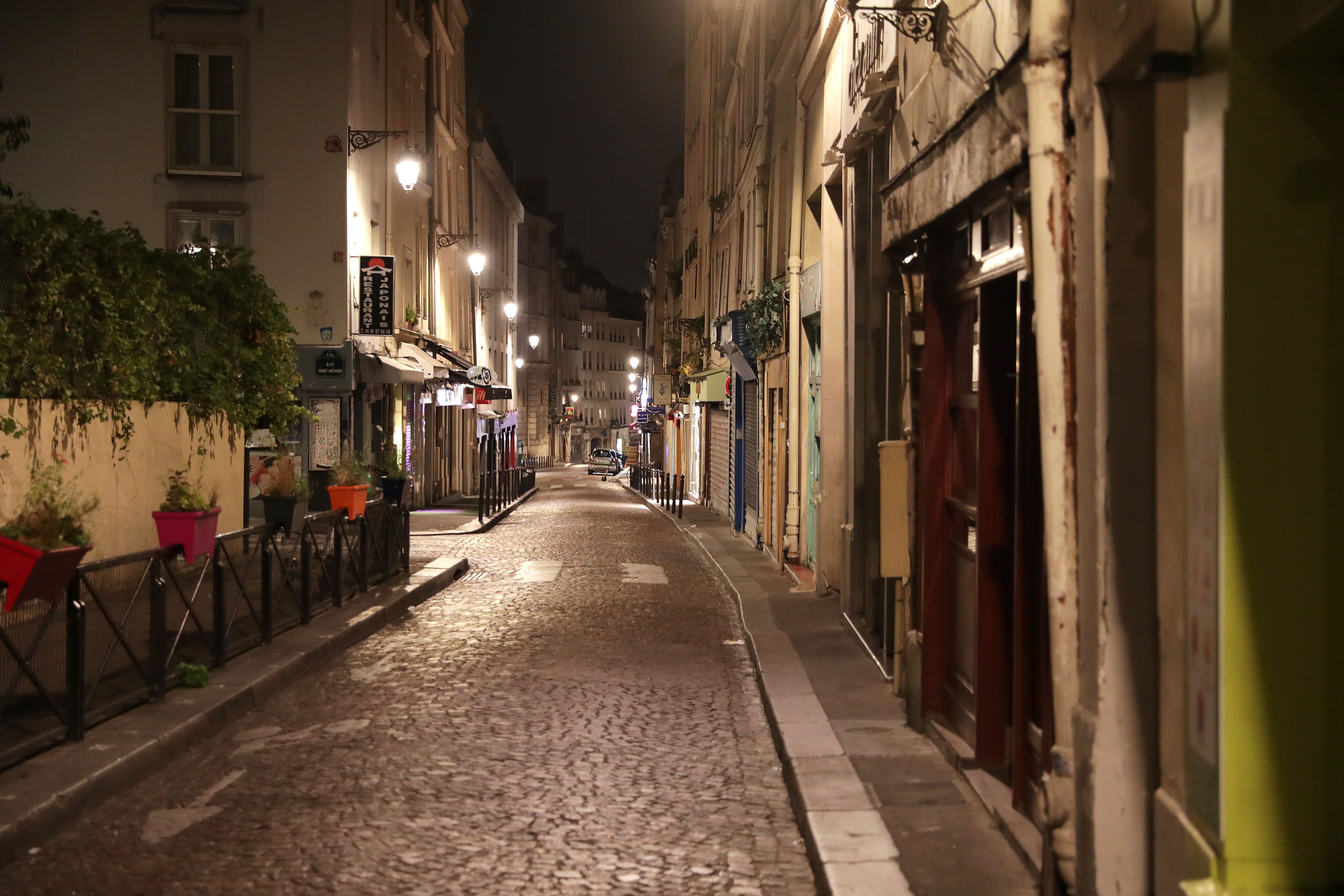 宵禁后的巴黎
