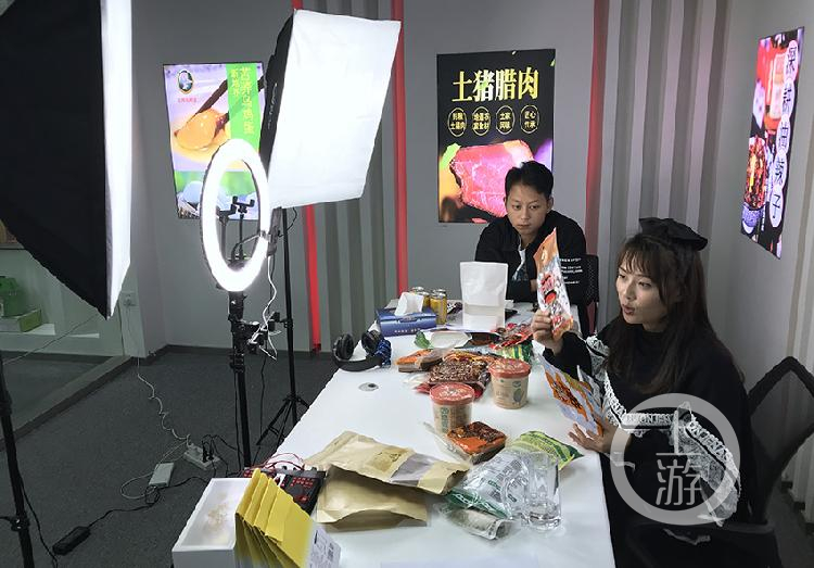 网络名人看重庆 | 易地搬迁住进“小洋楼”“互联网+”助力扶贫攻坚