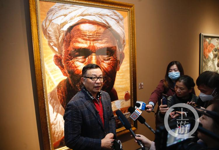 大油画家带着连环画来参展，罗中立表白母校：川美就是我的家