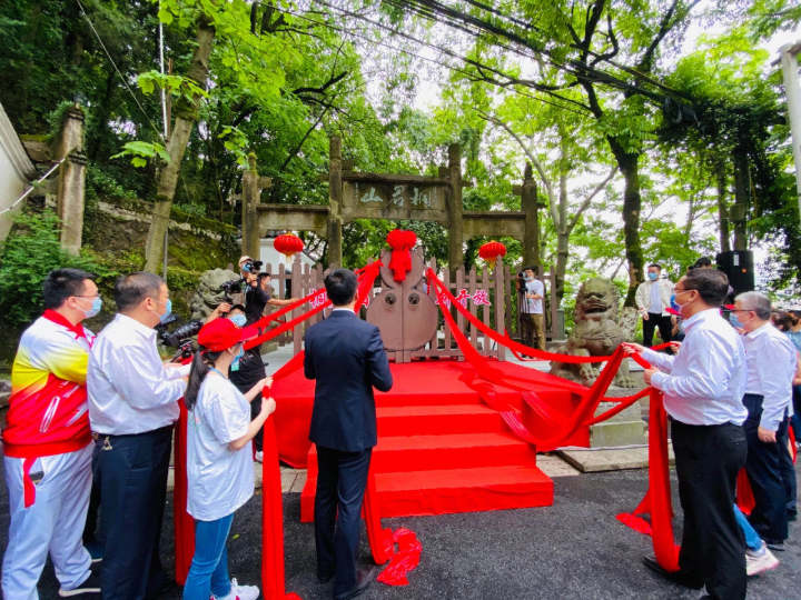 一座山、一个人、一种传承……走进“药祖圣地 养生福地”，感受中医药文化