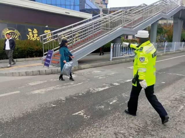 行人乱穿马路 交警大力整治
