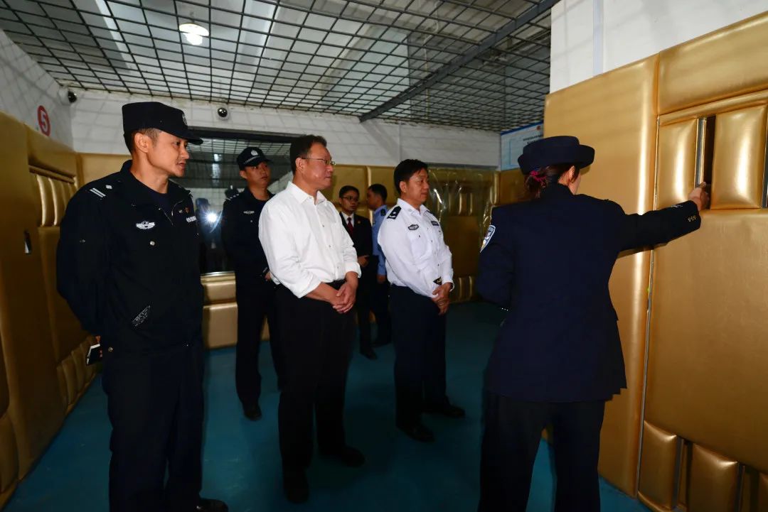 自治区高院法警总队长到江南区法院检查“六专四室”升级改造工作