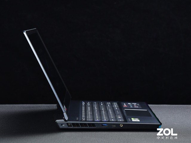 微星强袭2 GE66评测：玩灯？我是认真的