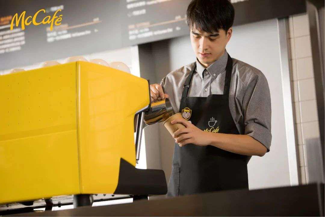 中国：麦当劳玩大了！中国投资25亿卖咖啡 “小黄杯”杀入咖啡市场
