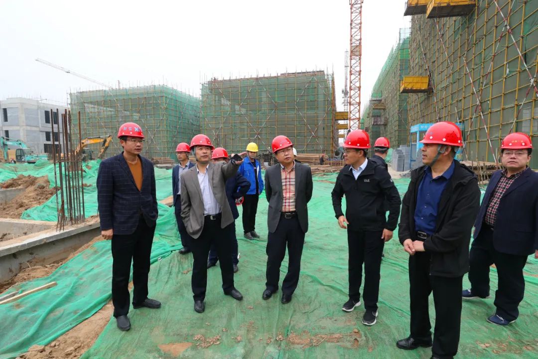韩利师调研重点项目建设及道路整治工作