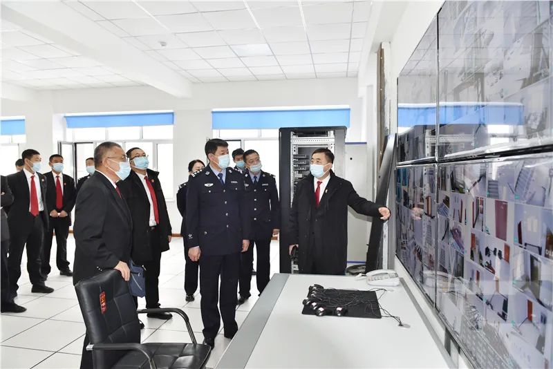 齐齐哈尔中院召开“六专四室”建设暨疫情防控警务安全工作推进会