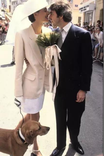 真·人间香奈儿！她的神颜足足红了37年，原来世上真有这种仙女啊