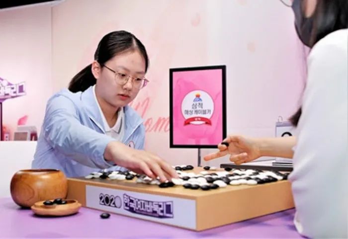 韩国天才围棋少女比赛大胜棋坛老将，然而却发现她用AI作弊....