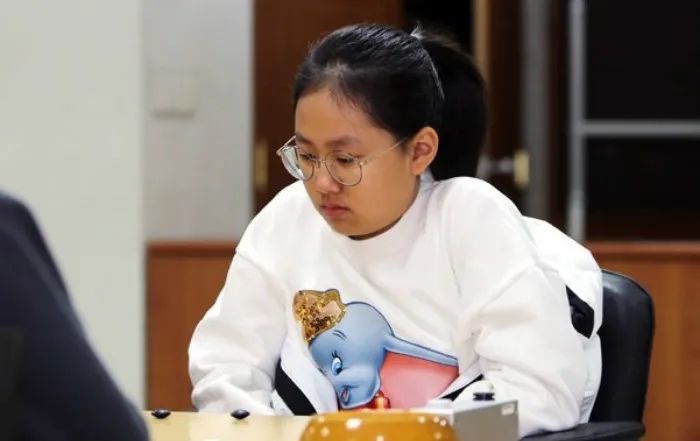 韩国天才围棋少女比赛大胜棋坛老将，然而却发现她用AI作弊....