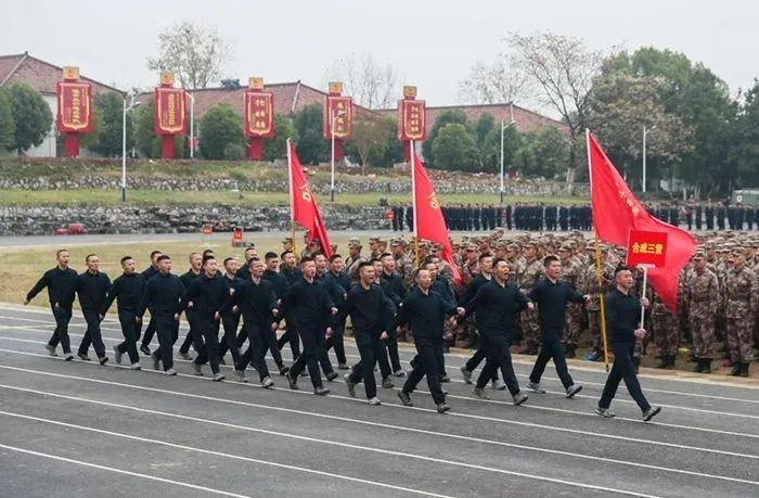 寒风中，他们太拼了