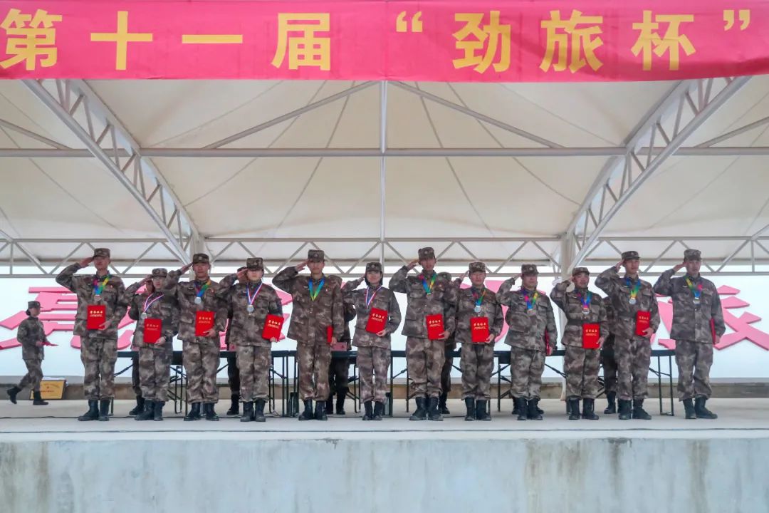 寒風(fēng)中，他們太拼了