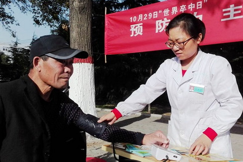 滕州市善南社区卫生服务中心开展“中医中药中国行——中医药健康文化推进行动”活动