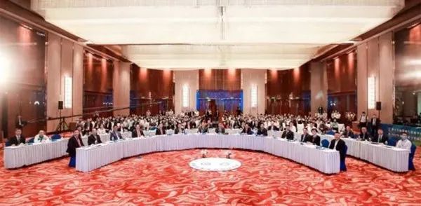 中医药创新发展高峰会暨首届岭南中医医院院长高级研修班在中山举行