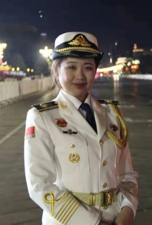 中国女军人，又美又飒