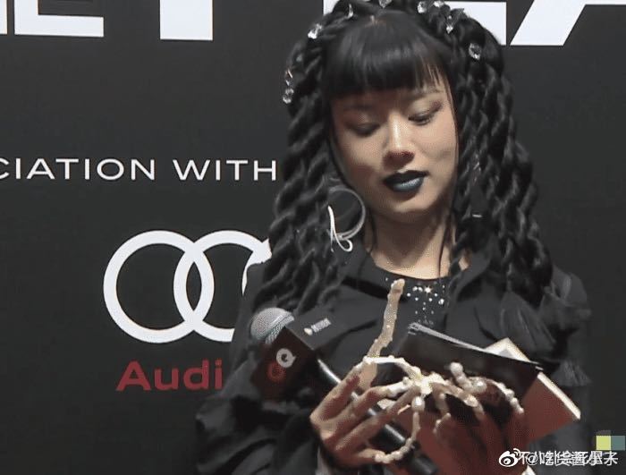 红毯夜，女演员请就位