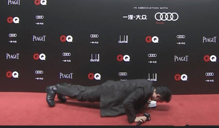 红毯夜，女演员请就位