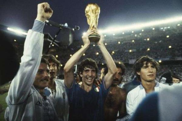 1982年世界杯金靴，意大利传奇球星保罗·罗西去世