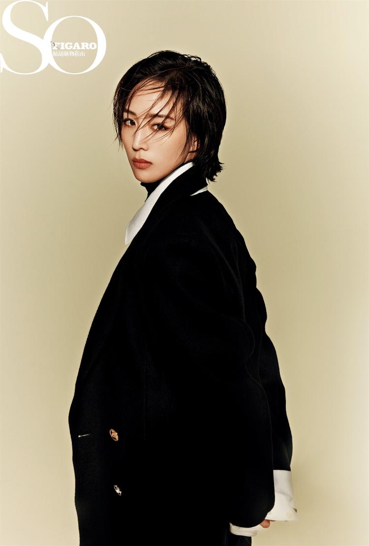 张钧甯时尚封面大片上线 清丽灵动释放愉悦暖洋