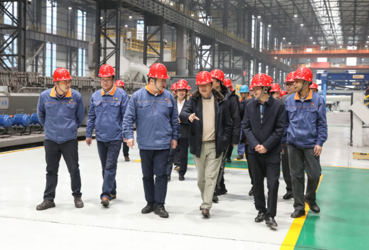 下煤矿进钢厂 任正非探访重工业透露了什么信号