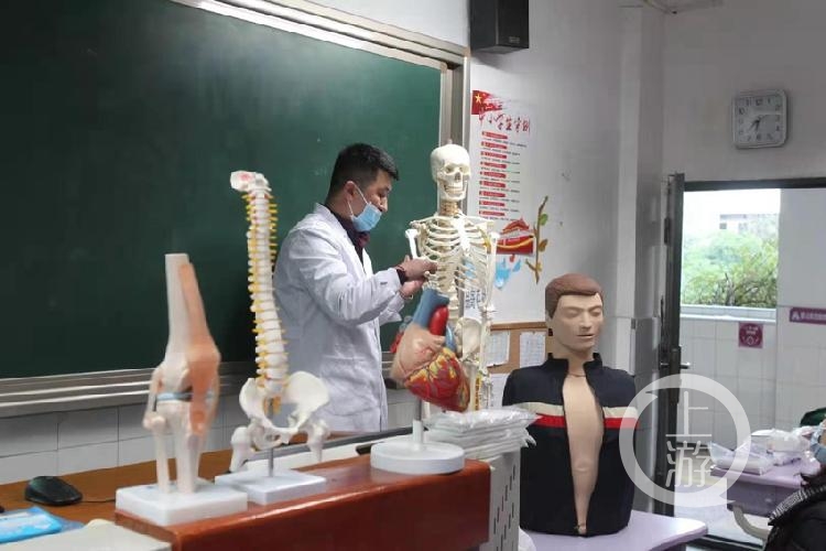 “请家长到学校来”这个学校的孩子们拍手称快